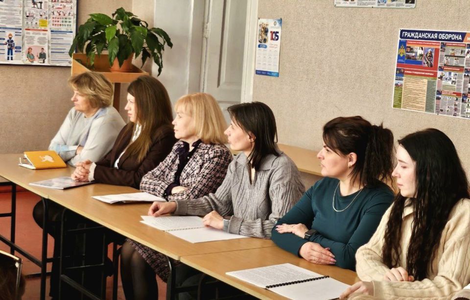 Константин Бутримов: Светлый путь, освещённый опытом: в Брянковском колледже ЛГПУ отметили День наставника в рамках проекта «Выбирай своё» Константин Бутримов: Светлый путь, освещённый опытом: в Брянковском колледже ЛГПУ отметили День наставника в рамках проекта «Выбирай своё»