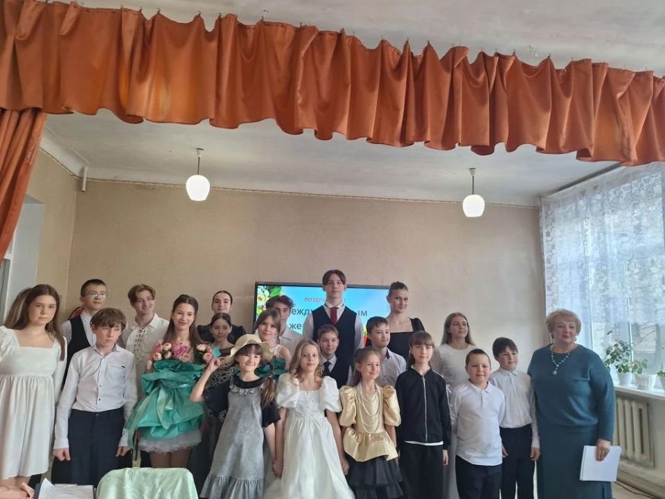 В Доме творчества детей и юношества, состоялось торжественное мероприятие, посвященное самым дорогим и любимым — нашим мамам В Доме творчества детей и юношества, состоялось торжественное мероприятие, посвященное самым дорогим и любимым — нашим мамам