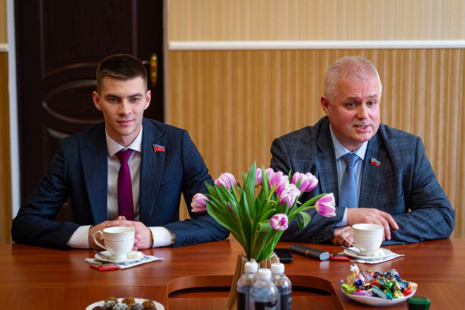 Константин Бутримов: 5 марта в Антраците прошло тёплое мероприятие, посвящённое Международному женскому дню - уже ставшее доброй ежегодной традицией Константин Бутримов: 5 марта в Антраците прошло тёплое мероприятие, посвящённое Международному женскому дню - уже ставшее доброй ежегодной традицией