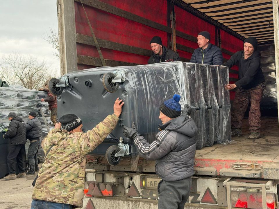 50 новых контейнеров для мусора получили в Первомайске 50 новых контейнеров для мусора получили в Первомайске
