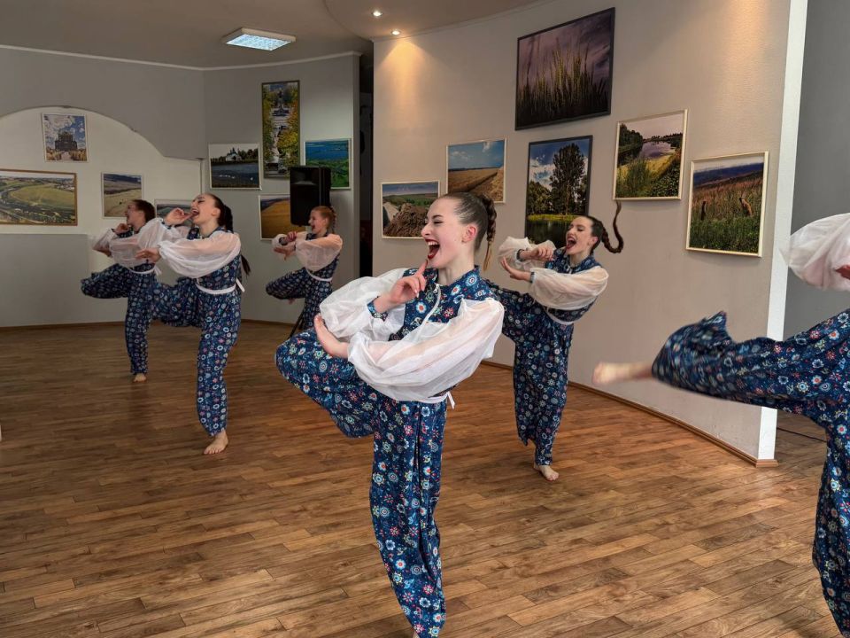 Единая Россия поздравила сотрудниц предприятия «Луганск-Нива» праздничным концертом Единая Россия поздравила сотрудниц предприятия «Луганск-Нива» праздничным концертом