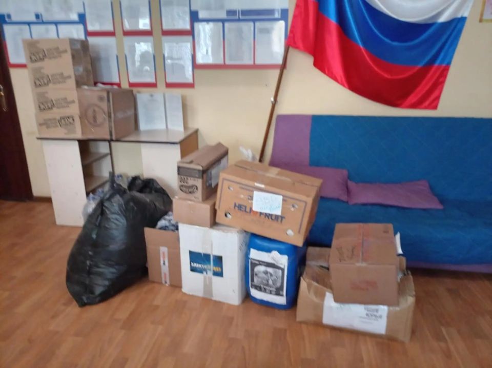 Волонтеры из Новосибирска посетили ПВР в Рубежном Волонтеры из Новосибирска посетили ПВР в Рубежном