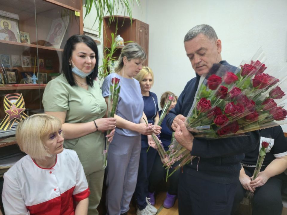 Организация поздравления с Международным женским днем в Ровеньковском МО Всероссийской политической партии «Единая Россия» проводится ежегодно Организация поздравления с Международным женским днем в Ровеньковском МО Всероссийской политической партии «Единая Россия» проводится ежегодно