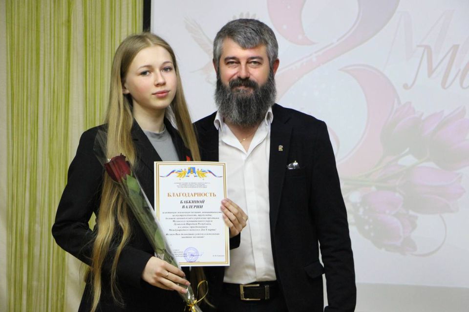 Олег Савченко: В преддверии самого нежного праздника весны — Международного женского дня встретился с теми, кто своим талантом, умом и энергией уже сегодня прославляет не только нашу малую Родину, но и нашу Страну Россию Олег Савченко: В преддверии самого нежного праздника весны — Международного женского дня встретился с теми, кто своим талантом, умом и энергией уже сегодня прославляет не только нашу малую Родину, но и нашу Страну Россию