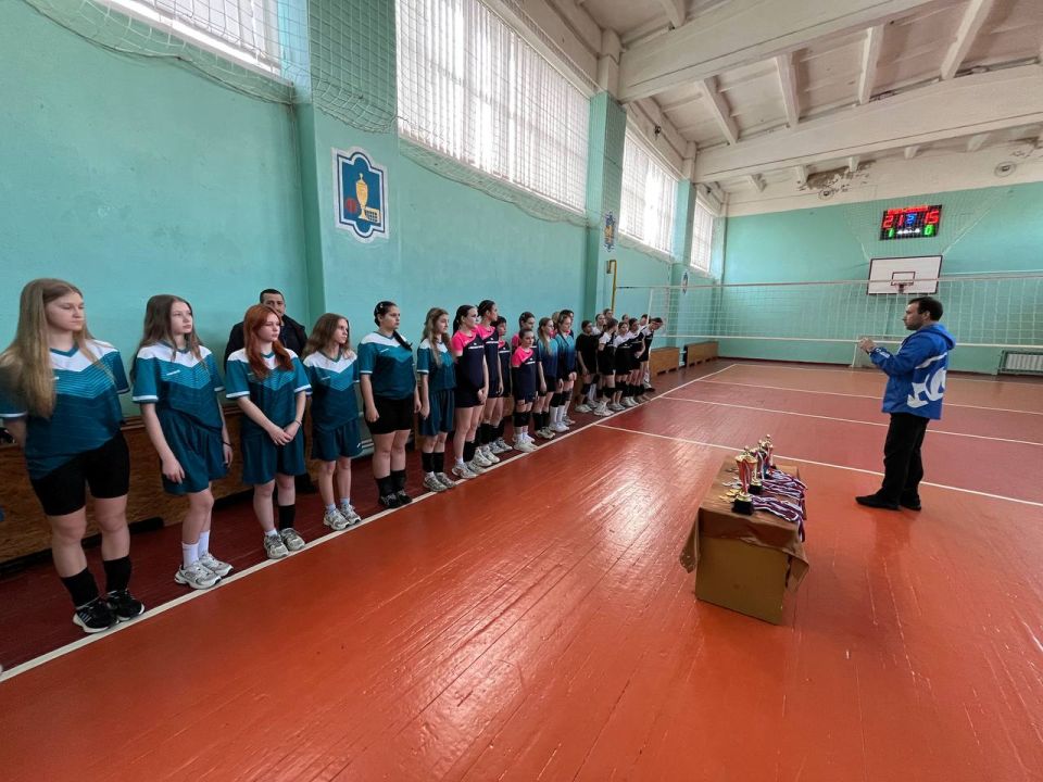 Волейбол в подарок: в Меловском районе прошёл турнир ко Дню 8 Марта Волейбол в подарок: в Меловском районе прошёл турнир ко Дню 8 Марта