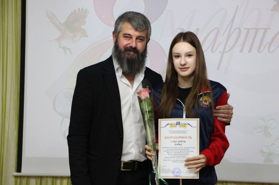 Олег Савченко: В преддверии самого нежного праздника весны — Международного женского дня встретился с теми, кто своим талантом, умом и энергией уже сегодня прославляет не только нашу малую Родину, но и нашу Страну Россию Олег Савченко: В преддверии самого нежного праздника весны — Международного женского дня встретился с теми, кто своим талантом, умом и энергией уже сегодня прославляет не только нашу малую Родину, но и нашу Страну Россию