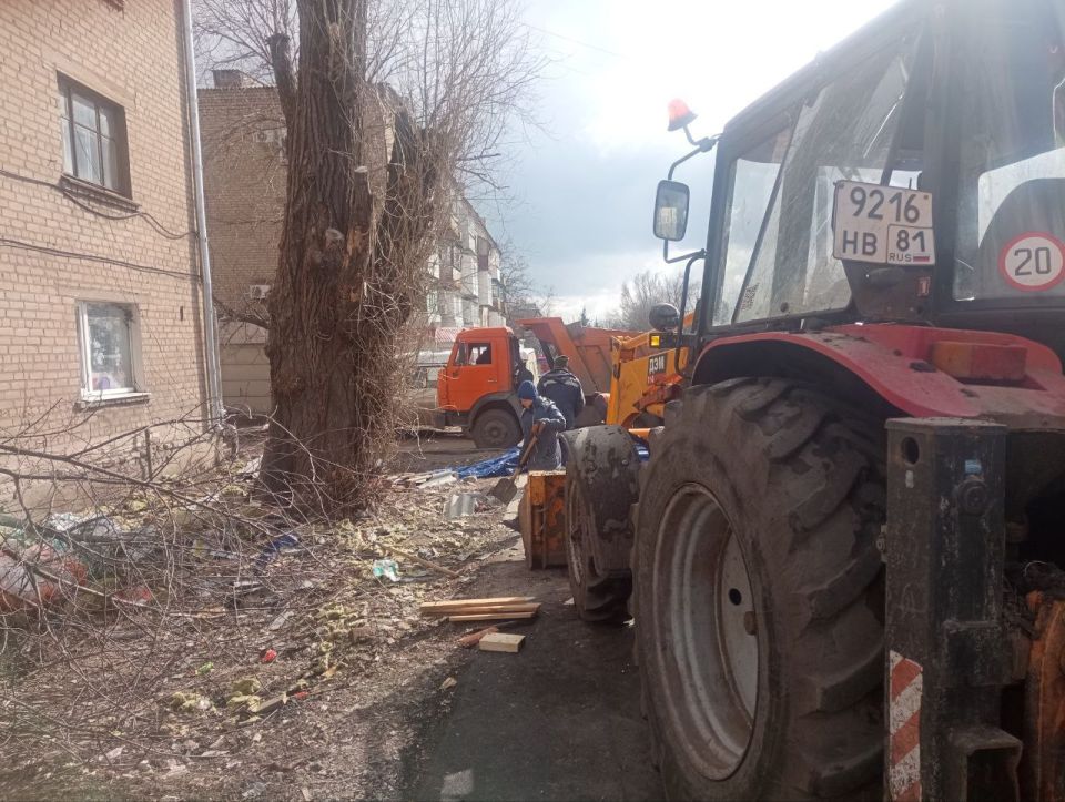 Муниципальные унитарные предприятия городского округа город Ровеньки продолжают весеннюю уборку территорий Муниципальные унитарные предприятия городского округа город Ровеньки продолжают весеннюю уборку территорий