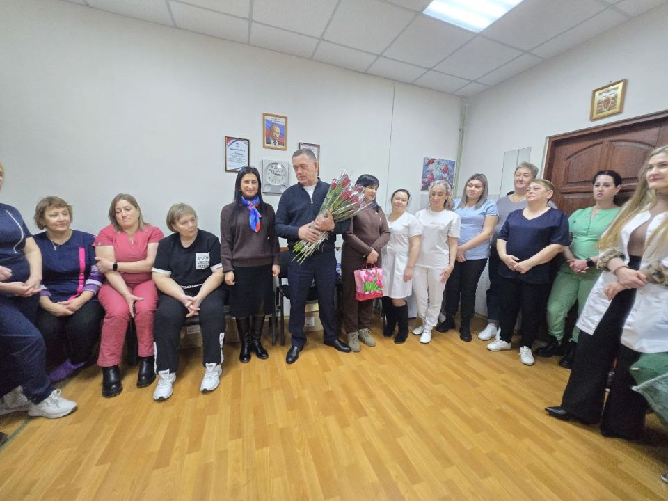 Организация поздравления с Международным женским днем в Ровеньковском МО Всероссийской политической партии «Единая Россия» проводится ежегодно Организация поздравления с Международным женским днем в Ровеньковском МО Всероссийской политической партии «Единая Россия» проводится ежегодно