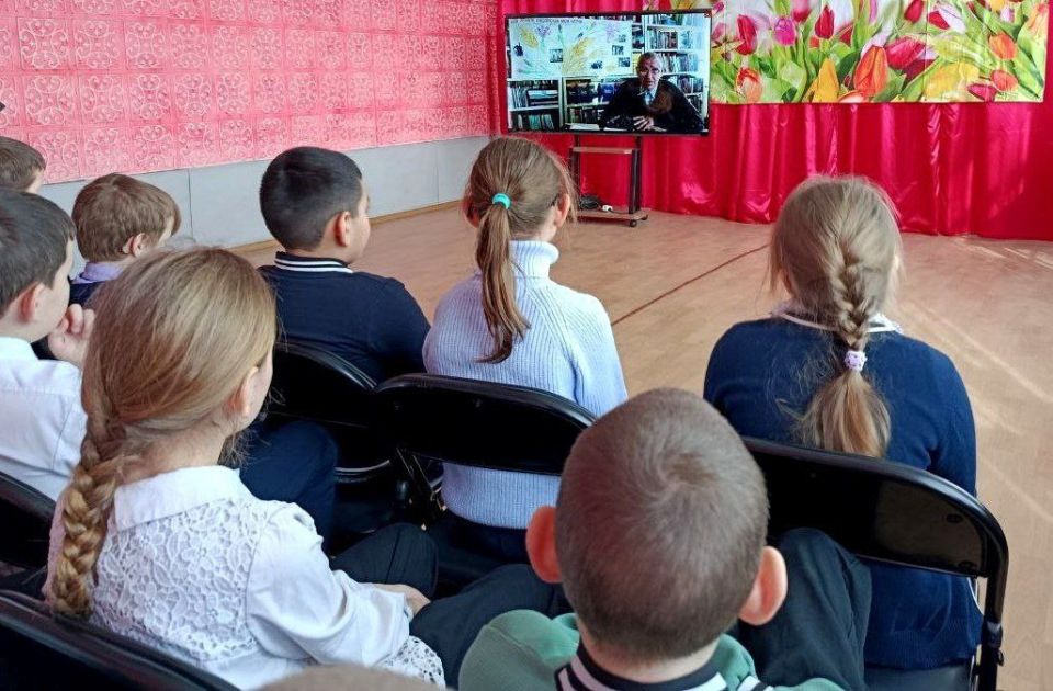 Константин Бутримов: Память поколений и женская сила: в Дмитриевской школе показали фильм о героине труда в рамках проекта «Выбирай своё» Константин Бутримов: Память поколений и женская сила: в Дмитриевской школе показали фильм о героине труда в рамках проекта «Выбирай своё»