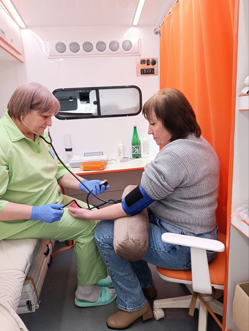 Специалисты Славяносербской ЦРБ провели выездной осмотр жителей пгт.Родаково Специалисты Славяносербской ЦРБ провели выездной осмотр жителей пгт.Родаково