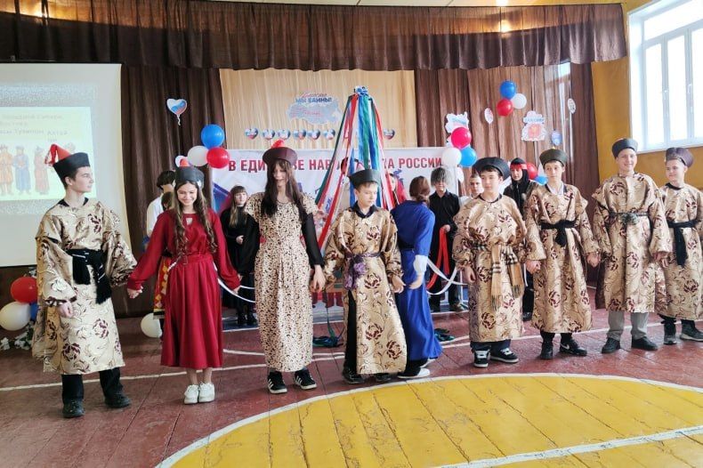 В Ленинской СШ прошло открытие Года единства народов России В Ленинской СШ прошло открытие Года единства народов России