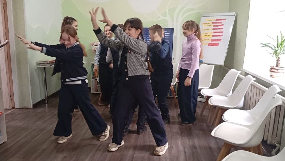 В Лутугинской Районной библиотеке для детей прошла игровая программа для учащихся Лутугинской средней школы №1 В Лутугинской Районной библиотеке для детей прошла игровая программа для учащихся Лутугинской средней школы №1