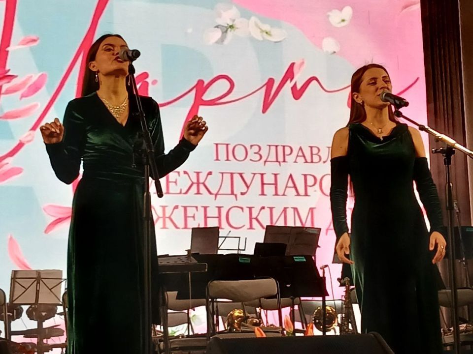 В Станице Луганской прошел праздничный концерт, посвященный Международному женскому дню 8 Марта В Станице Луганской прошел праздничный концерт, посвященный Международному женскому дню 8 Марта