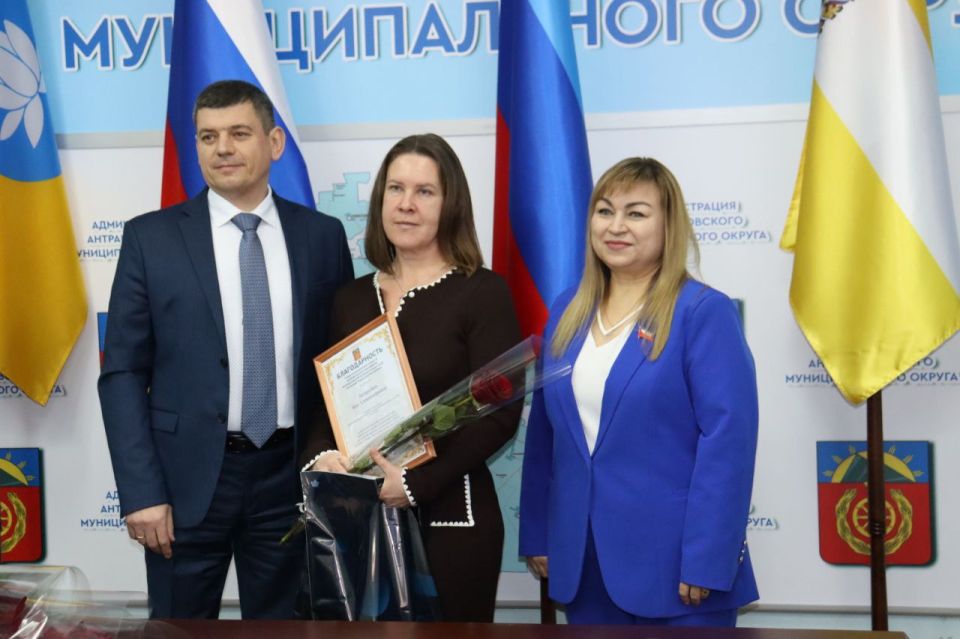 В Администрации Антрацитовского муниципального округа в преддверии Международного женского дня состоялось торжественное награждение женщин, чей труд и инициативы играют ключевую роль в развитии всех сфер жизни территории В Администрации Антрацитовского муниципального округа в преддверии Международного женского дня состоялось торжественное награждение женщин, чей труд и инициативы играют ключевую роль в развитии всех сфер жизни территории