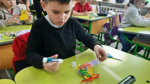 ВЕСЕННИЙ СЮРПРИЗ. Кто любимей всех на свете? ВЕСЕННИЙ СЮРПРИЗ. Кто любимей всех на свете?