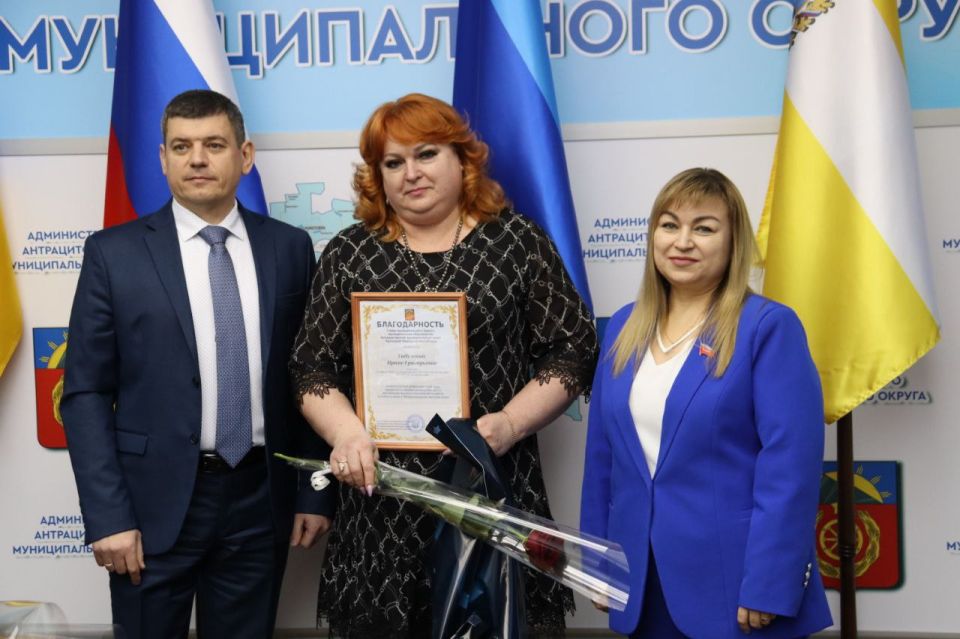 В Администрации Антрацитовского муниципального округа в преддверии Международного женского дня состоялось торжественное награждение женщин, чей труд и инициативы играют ключевую роль в развитии всех сфер жизни территории В Администрации Антрацитовского муниципального округа в преддверии Международного женского дня состоялось торжественное награждение женщин, чей труд и инициативы играют ключевую роль в развитии всех сфер жизни территории