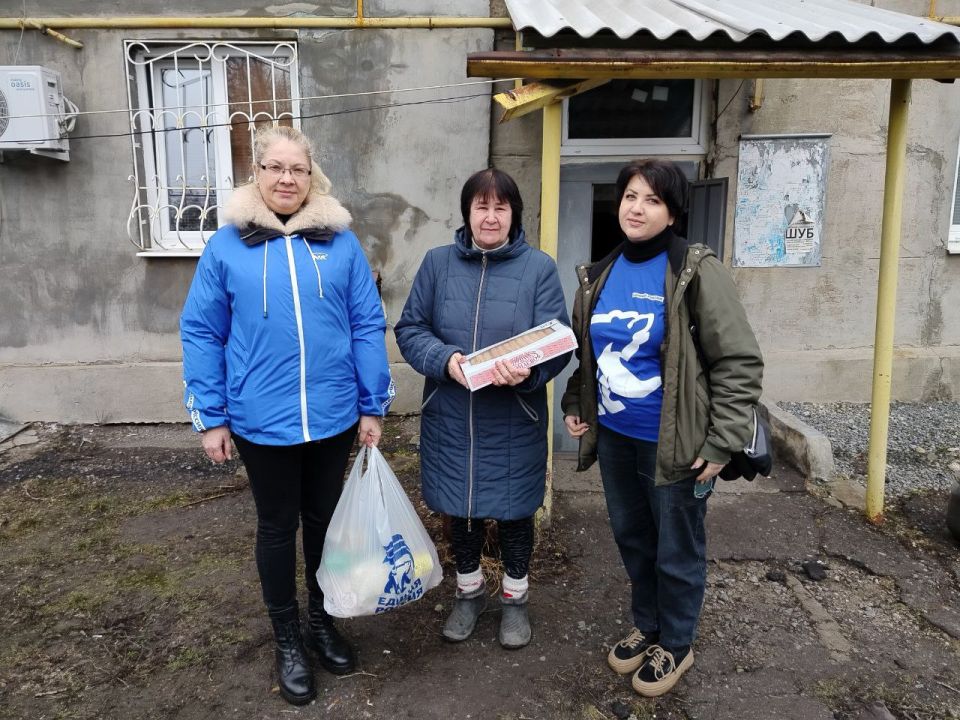 Первомайские единороссы поздравили женщин, оказавшихся в трудной жизненной ситуации с наступающим 8 Марта Первомайские единороссы поздравили женщин, оказавшихся в трудной жизненной ситуации с наступающим 8 Марта