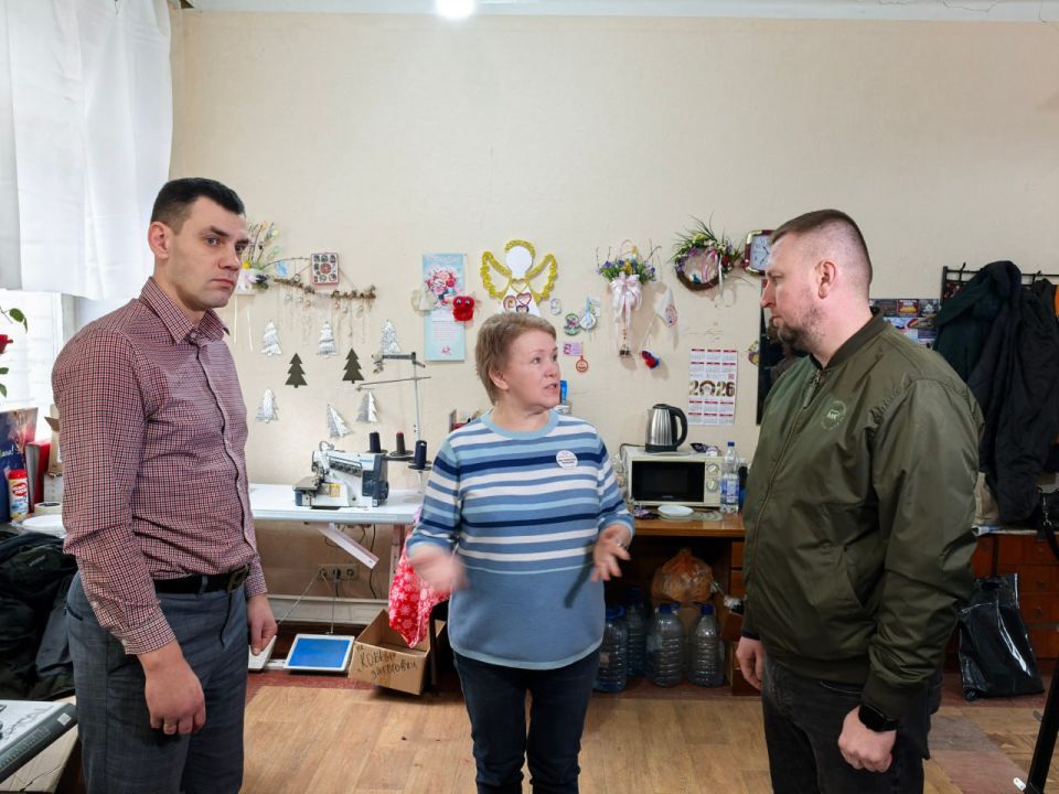 Денис Мирошниченко поздравил женщин-волонтеров в Алчевске Денис Мирошниченко поздравил женщин-волонтеров в Алчевске