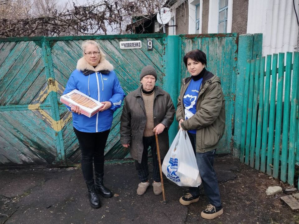Первомайские единороссы поздравили женщин, оказавшихся в трудной жизненной ситуации с наступающим 8 Марта Первомайские единороссы поздравили женщин, оказавшихся в трудной жизненной ситуации с наступающим 8 Марта