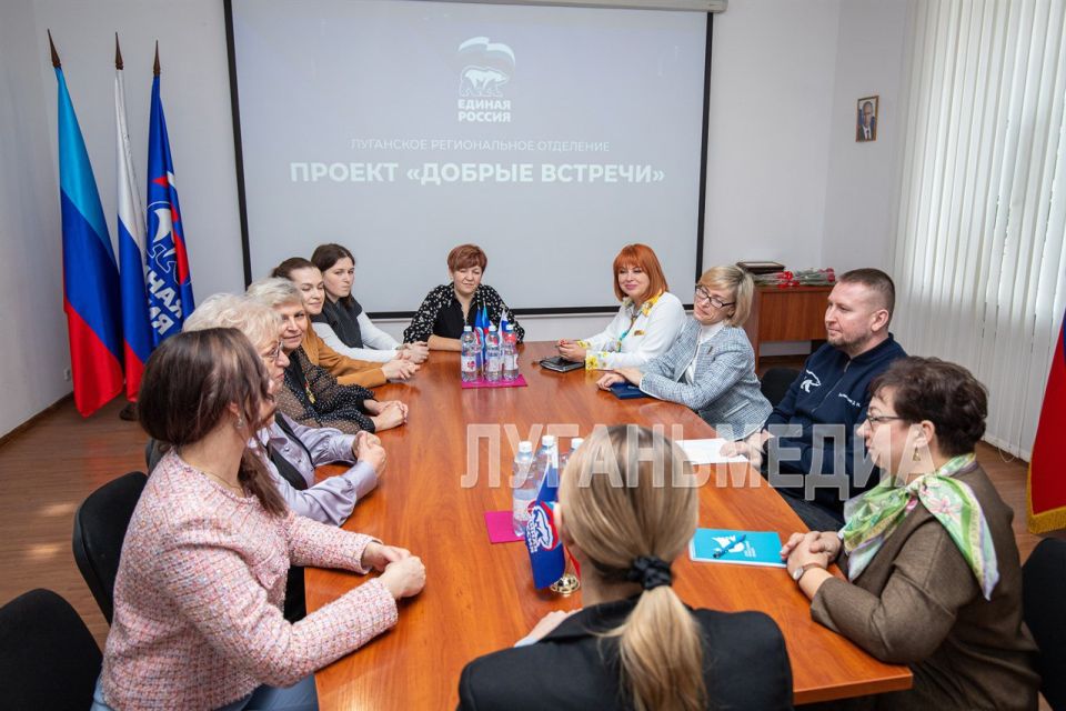 В преддверии главного весеннего праздника Председатель Народного Совета ЛНР Денис Мирошниченко встретился с женщинами – региональными руководителями некоммерческих организаций В преддверии главного весеннего праздника Председатель Народного Совета ЛНР Денис Мирошниченко встретился с женщинами – региональными руководителями некоммерческих организаций