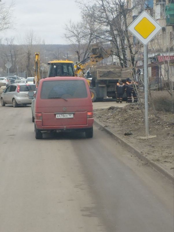 Сергей Козенко: В Краснодонском муниципальном округе продолжаются работы по наведению чистоты и порядка на улично-дорожной сети после зимнего периода Сергей Козенко: В Краснодонском муниципальном округе продолжаются работы по наведению чистоты и порядка на улично-дорожной сети после зимнего периода