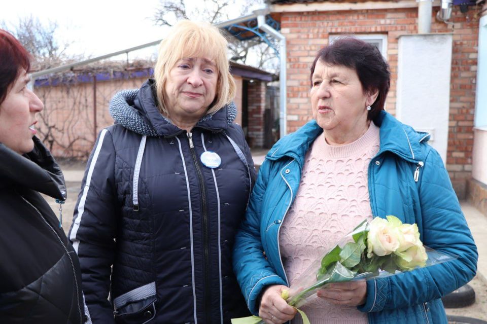 Председатель Совета Станично-Луганского муниципального округа Татьяна Пономарева поздравила матерей наших защитников, погибших при исполнении священного долга защитника Родины Председатель Совета Станично-Луганского муниципального округа Татьяна Пономарева поздравила матерей наших защитников, погибших при исполнении священного долга защитника Родины