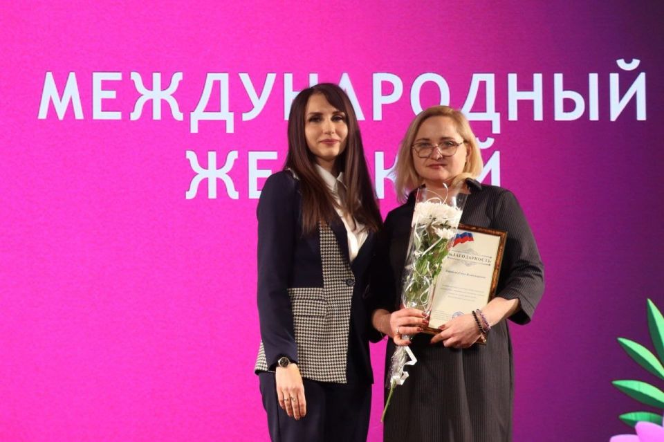 Яна Сылкина: Сегодня в Северодонецком городском Дворце культуры состоялось торжественное мероприятие по случаю Международного женского дня Яна Сылкина: Сегодня в Северодонецком городском Дворце культуры состоялось торжественное мероприятие по случаю Международного женского дня