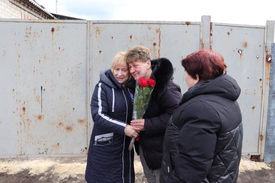 Председатель Совета Станично-Луганского муниципального округа Татьяна Пономарева поздравила матерей наших защитников, погибших при исполнении священного долга защитника Родины Председатель Совета Станично-Луганского муниципального округа Татьяна Пономарева поздравила матерей наших защитников, погибших при исполнении священного долга защитника Родины