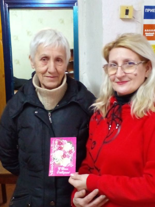 В отделении почтовой связи ЦПС 3 (Антрацит) в селе Ребриково продолжают радовать наших женщин-клиентов открытками с наступающим Международным женским днем! В отделении почтовой связи ЦПС 3 (Антрацит) в селе Ребриково продолжают радовать наших женщин-клиентов открытками с наступающим Международным женским днем!