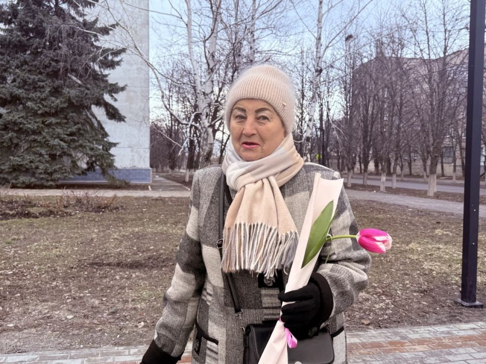 В Кировске, накануне Международного женского дня, центральная площадь Ленина наполнилась атмосферой праздника и весеннего настроения В Кировске, накануне Международного женского дня, центральная площадь Ленина наполнилась атмосферой праздника и весеннего настроения