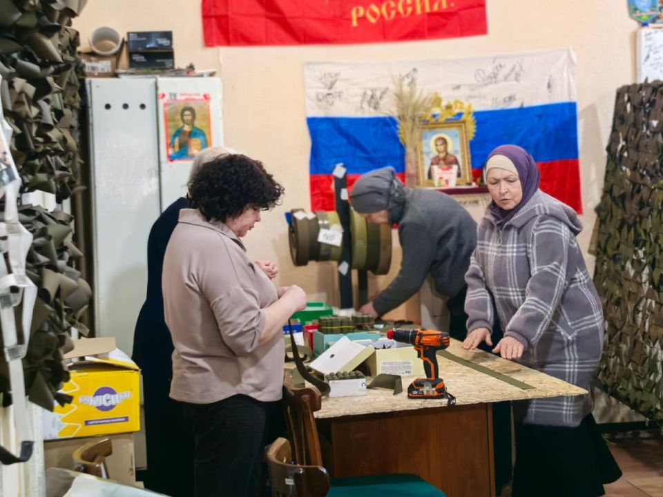 Денис Мирошниченко поздравил женщин-волонтеров в Алчевске Денис Мирошниченко поздравил женщин-волонтеров в Алчевске