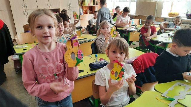 ВЕСЕННИЙ СЮРПРИЗ. Кто любимей всех на свете? ВЕСЕННИЙ СЮРПРИЗ. Кто любимей всех на свете?