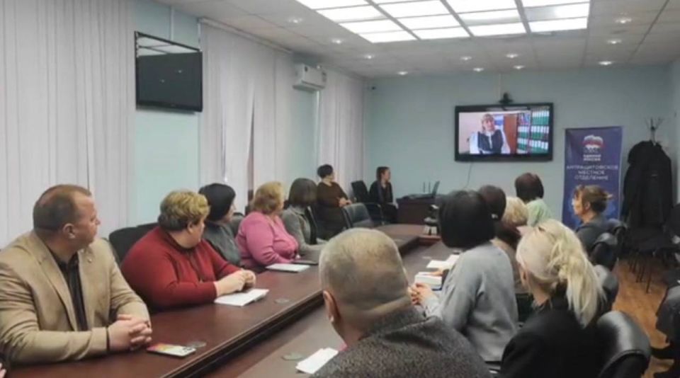 В Антраците прошли общественные обсуждения итогов Регионального отчётного форума «Есть результат» по реализации Народной программы Всероссийской политической партии «Единая Россия» в Луганской Народной Республике В Антраците прошли общественные обсуждения итогов Регионального отчётного форума «Есть результат» по реализации Народной программы Всероссийской политической партии «Единая Россия» в Луганской Народной Республике