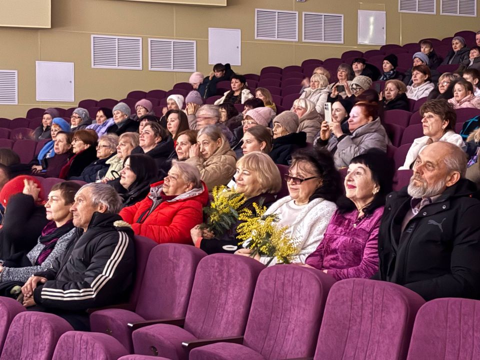 Сергей Соловьев: В преддверии самого нежного и светлого праздника — Международного женского дня для прекрасной половины нашего города во Дворце культуры имени Ленина состоялся праздничный концерт Сергей Соловьев: В преддверии самого нежного и светлого праздника — Международного женского дня для прекрасной половины нашего города во Дворце культуры имени Ленина состоялся праздничный концерт