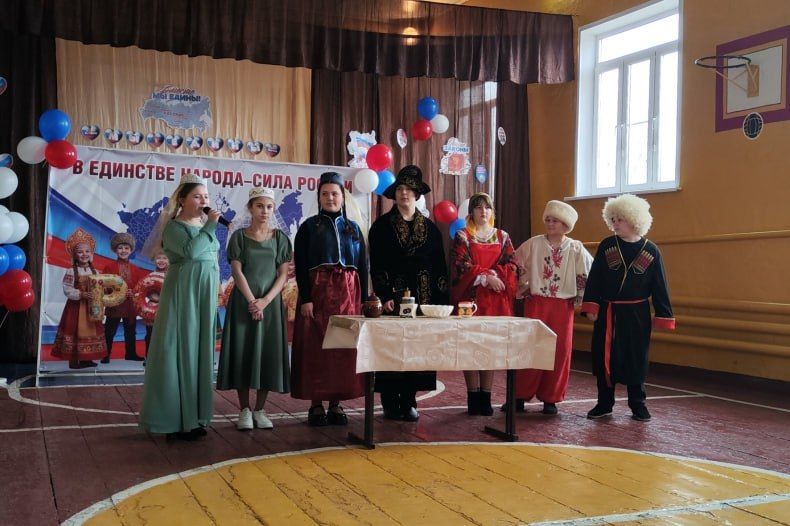 В Ленинской СШ прошло открытие Года единства народов России В Ленинской СШ прошло открытие Года единства народов России
