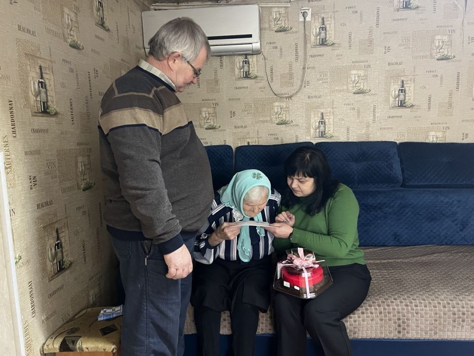 В преддверии праздника 8 марта и в связи с 97-летием, сегодня в с. Платоновка труженице тыла Хоптенко Меланье Николаевне было вручено поздравительное письмо с Днём рождения от Президента Российской Федерации Путина В.В В преддверии праздника 8 марта и в связи с 97-летием, сегодня в с. Платоновка труженице тыла Хоптенко Меланье Николаевне было вручено поздравительное письмо с Днём рождения от Президента Российской Федерации Путина В.В