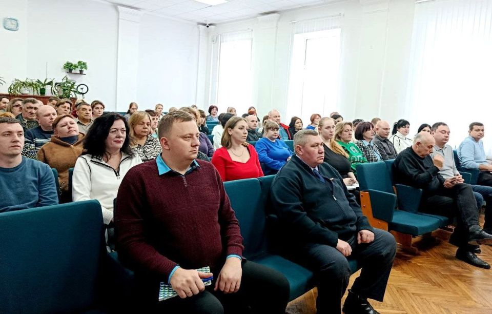 В Новоайдарском округе прошли общественные обсуждения итогов Регионального отчетного форума по реализации Народной программы Всероссийской политической партии «Единая Россия» в Луганской Народной Республике «Есть результат» В Новоайдарском округе прошли общественные обсуждения итогов Регионального отчетного форума по реализации Народной программы Всероссийской политической партии «Единая Россия» в Луганской Народной Республике «Есть результат»