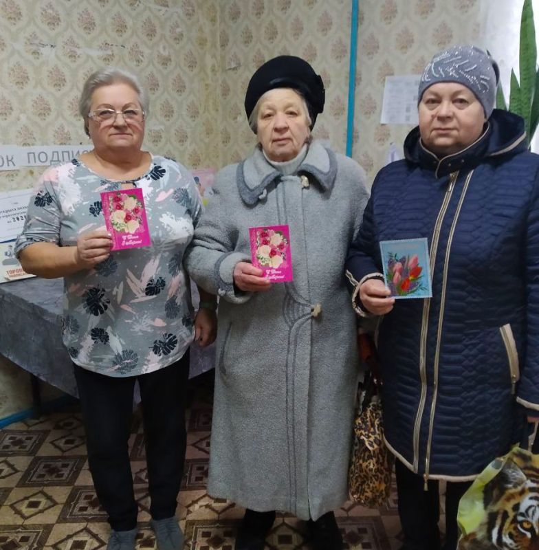 В отделении почтовой связи ЦПС 3 (Антрацит) в селе Ребриково продолжают радовать наших женщин-клиентов открытками с наступающим Международным женским днем! В отделении почтовой связи ЦПС 3 (Антрацит) в селе Ребриково продолжают радовать наших женщин-клиентов открытками с наступающим Международным женским днем!