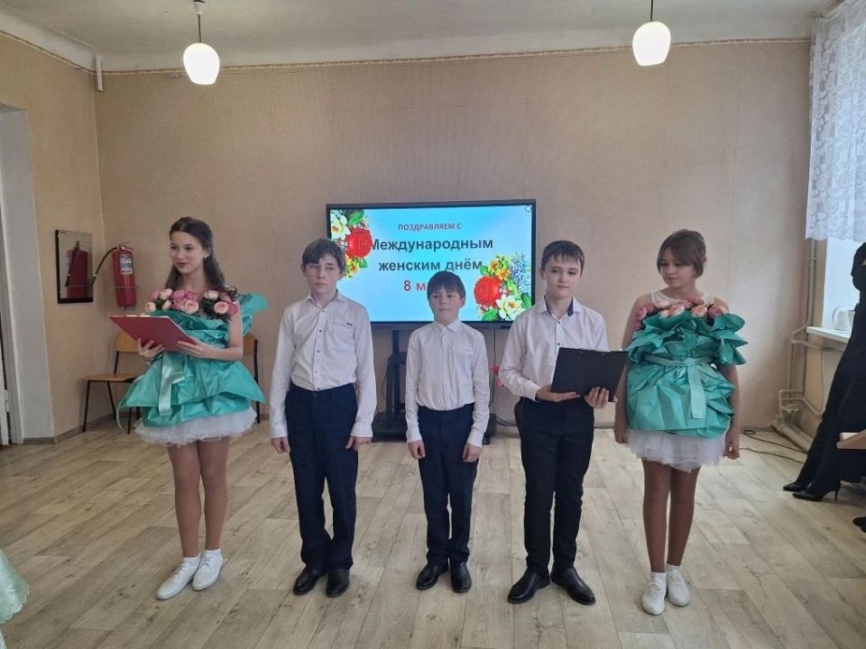 В Доме творчества детей и юношества, состоялось торжественное мероприятие, посвященное самым дорогим и любимым — нашим мамам В Доме творчества детей и юношества, состоялось торжественное мероприятие, посвященное самым дорогим и любимым — нашим мамам