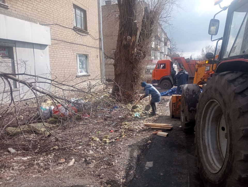 Муниципальные унитарные предприятия городского округа город Ровеньки продолжают весеннюю уборку территорий Муниципальные унитарные предприятия городского округа город Ровеньки продолжают весеннюю уборку территорий