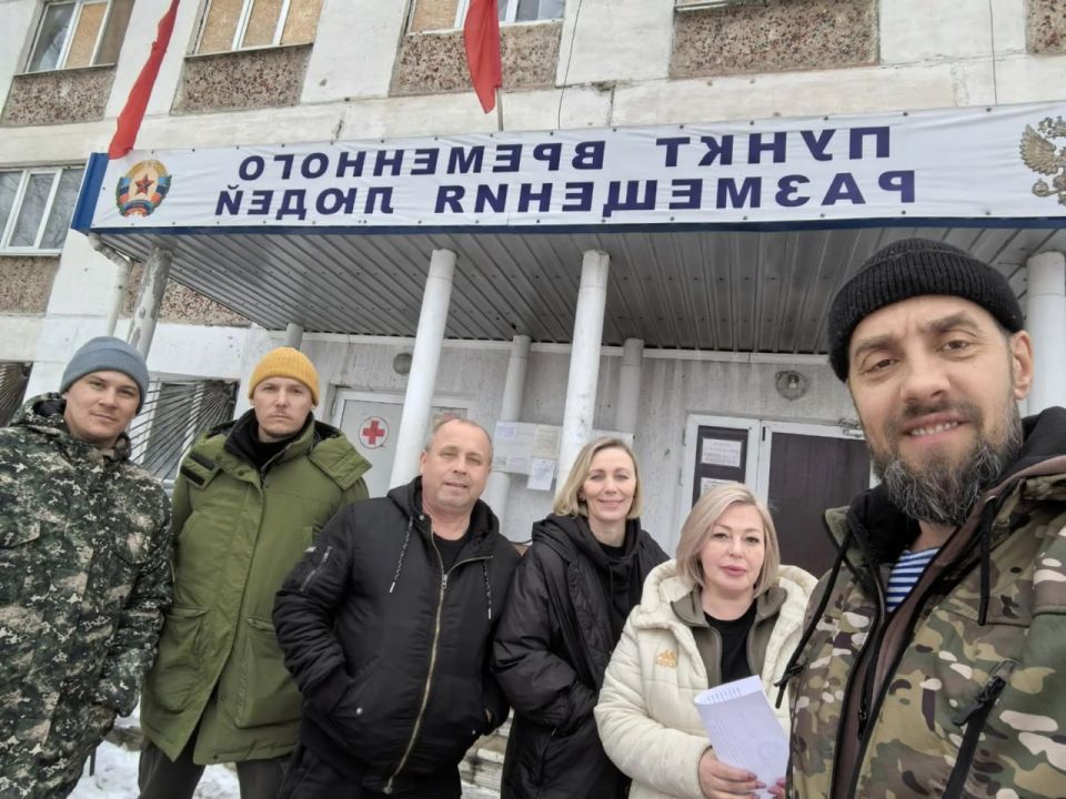 Волонтеры из Новосибирска посетили ПВР в Рубежном Волонтеры из Новосибирска посетили ПВР в Рубежном