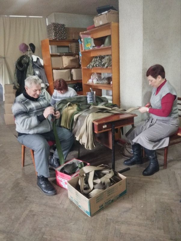 В преддверии Международного женского дня Глава ЛНР Л.И. Пасечник вручил жительнице нашего округа Олесе Зиминой медаль Минобороны РФ «За помощь и милосердие» В преддверии Международного женского дня Глава ЛНР Л.И. Пасечник вручил жительнице нашего округа Олесе Зиминой медаль Минобороны РФ «За помощь и милосердие»