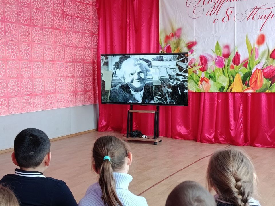 Константин Бутримов: Память поколений и женская сила: в Дмитриевской школе показали фильм о героине труда в рамках проекта «Выбирай своё» Константин Бутримов: Память поколений и женская сила: в Дмитриевской школе показали фильм о героине труда в рамках проекта «Выбирай своё»