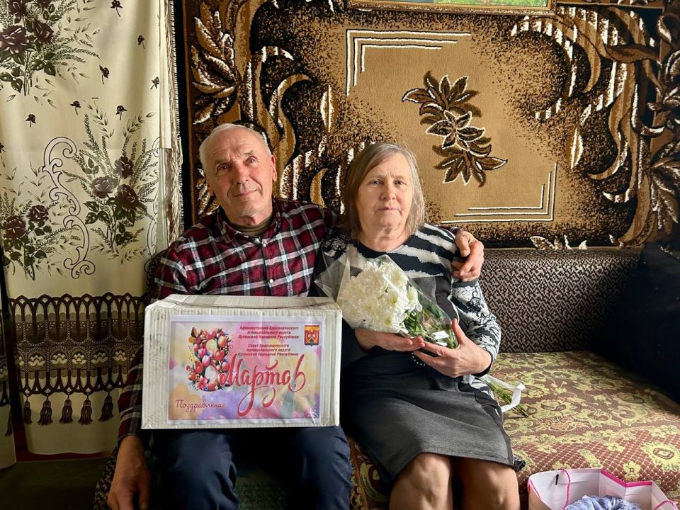 8В преддверии 8 марта по всей стране проходит традиционная акция «Цветы мамам героев», организованная в рамках партийного проекта «Женское движение Единой России» 8В преддверии 8 марта по всей стране проходит традиционная акция «Цветы мамам героев», организованная в рамках партийного проекта «Женское движение Единой России»