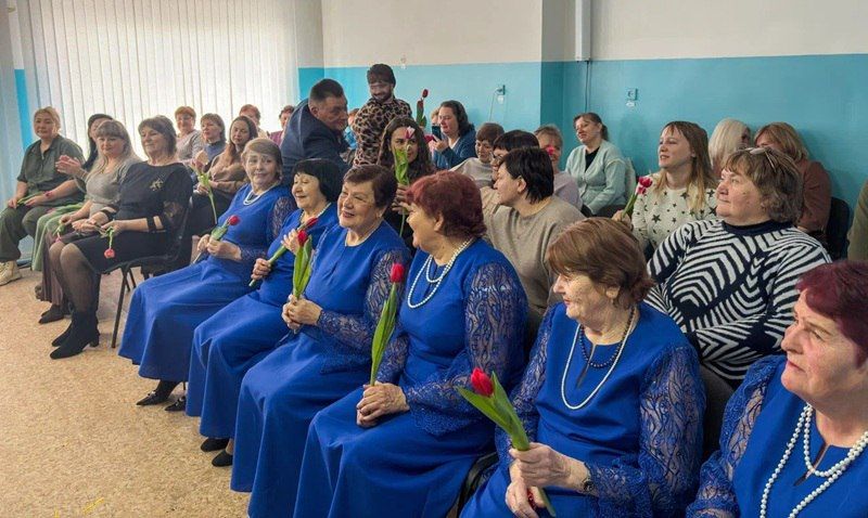 Праздничная программа «Комплименты весны» в поселке Новосветловка Праздничная программа «Комплименты весны» в поселке Новосветловка