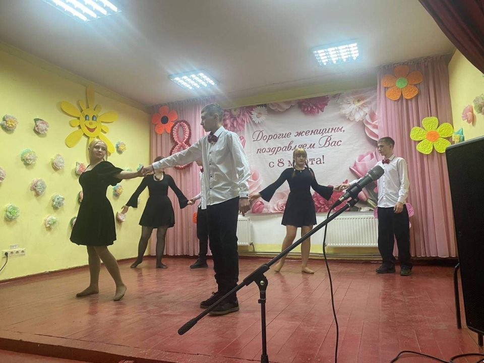 В Бугаевском Доме культуры для участниц хорового коллектива поселка было организовано особое торжество В Бугаевском Доме культуры для участниц хорового коллектива поселка было организовано особое торжество