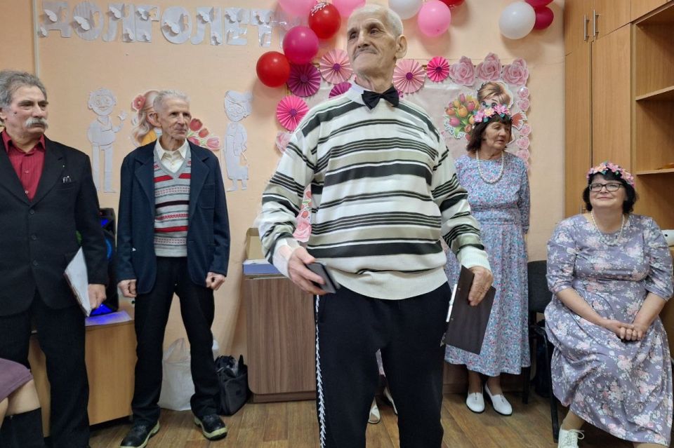 В Свердловском комплексном центре прошел незабываемый праздничный концерт к Международному женскому дню В Свердловском комплексном центре прошел незабываемый праздничный концерт к Международному женскому дню