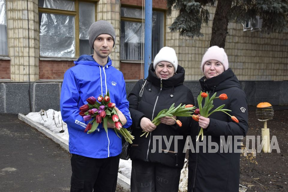 Активисты Марковского местного отделения партии «Единая Россия» поздравили женщин с наступающим праздником Активисты Марковского местного отделения партии «Единая Россия» поздравили женщин с наступающим праздником