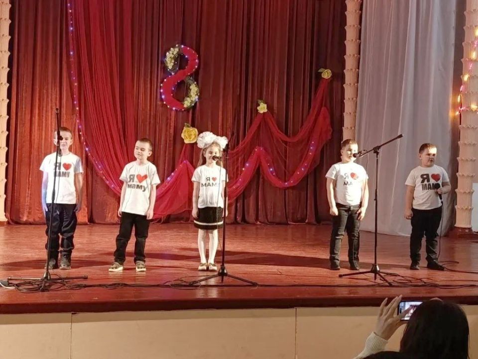 Накануне прекрасного праздника 8 Марта в Доме культуры им. Шевченко в мкр. Алмазный расцвел настоящий "Букет прекрасных поздравлений"! Накануне прекрасного праздника 8 Марта в Доме культуры им. Шевченко в мкр. Алмазный расцвел настоящий "Букет прекрасных поздравлений"!
