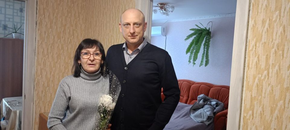 В преддверии Международного женского дня по всей стране проходит традиционная акция «Цветы мамам героев», организованная в рамках партийного проекта «Женское движение Единой России» В преддверии Международного женского дня по всей стране проходит традиционная акция «Цветы мамам героев», организованная в рамках партийного проекта «Женское движение Единой России»